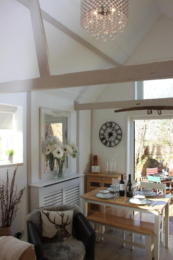 Beautiful Barn Conversion, 3 Bed, Hot Tub, Sauna, Gym, Enclosed Garden Ryde  Exteriér fotografie