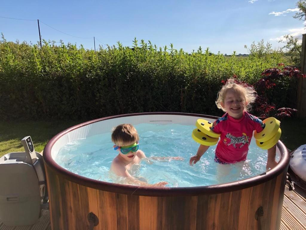 Beautiful Barn Conversion, 3 Bed, Hot Tub, Sauna, Gym, Enclosed Garden Ryde  Exteriér fotografie