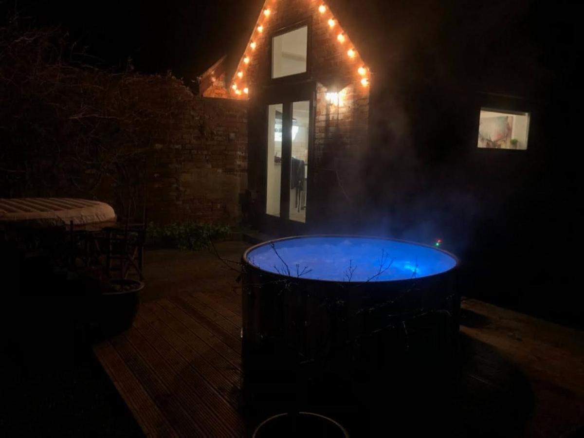 Beautiful Barn Conversion, 3 Bed, Hot Tub, Sauna, Gym, Enclosed Garden Ryde  Exteriér fotografie